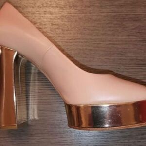 Casadei pumps size 40EU/9.5 US new never been used